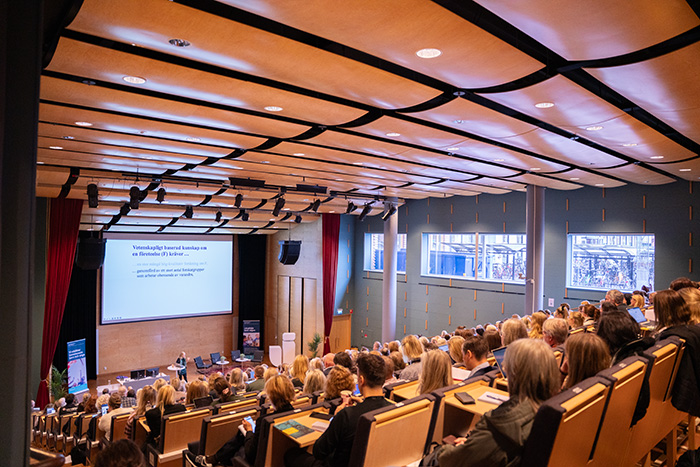 De många besökarna i JU-aulan