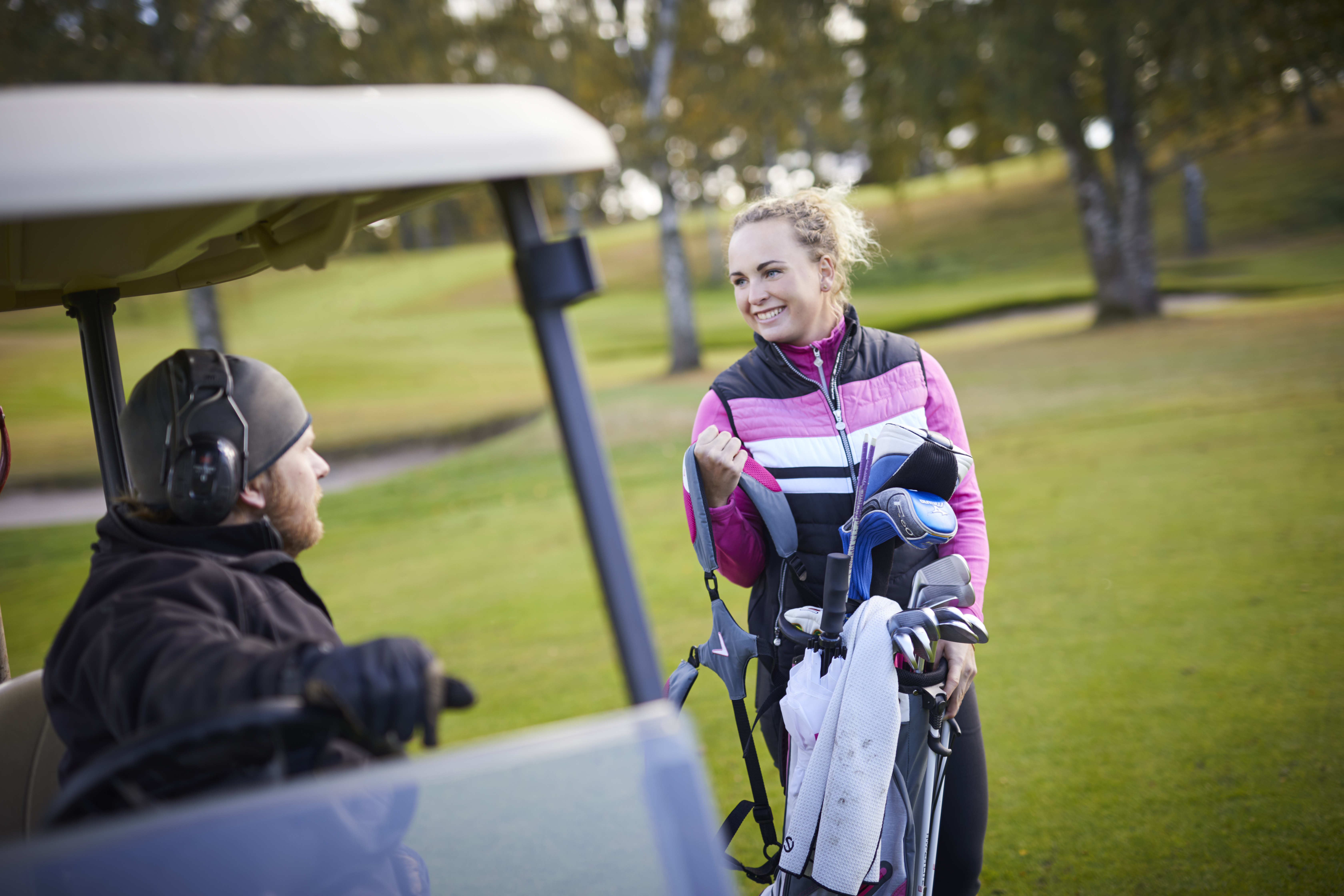 Julia, student, på golfbanan