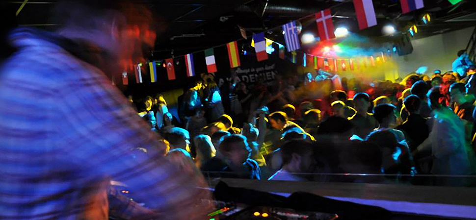 A crowded dance floor on the student nightclub Akademien